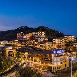 亲子游 安吉云上草原松鼠部落酒店芳草故里 温馨家庭房1晚 含双早 午餐船头鱼1份 农场亲子体验等 多少钱 什么值得买