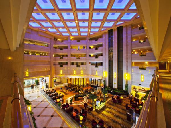 超长有效期上海东方滨江大酒店园景房1晚含早家庭餐旅游观光巴士