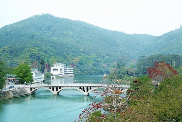 温泉季！广东温泉宾馆 湖滨铂金温泉山景房/河景房/亲水河景房1-2晚 含早餐+正餐/下午茶