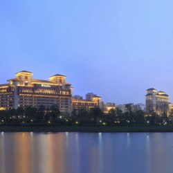 南昌融创万达文华酒店 豪华湖景房1晚+早餐2份+融创乐园或海世界双人门票1份