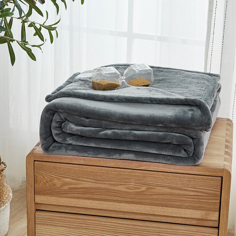 京东京造 经典法兰绒毯 1150g空调毯加厚双面沙发午睡盖毯 高级灰150x200cm