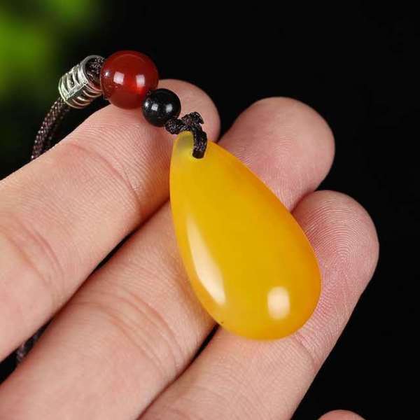 天然高冰黄玉髓水滴挂件吊坠31x18mm