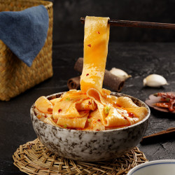 锅圈食汇88vip锅圈食汇红油面皮酸辣味宽面皮方便泡面112g8袋非油炸速