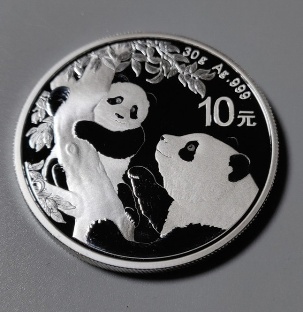 2021年熊猫纪念银币40mm面值10元含银量99930克