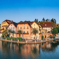 暑期不加价!畅玩欧洲小镇!惠州五矿哈施塔特君澜 NARADA HOTEL酒店 全景观房1晚 含2大2小早晚餐+小镇门票