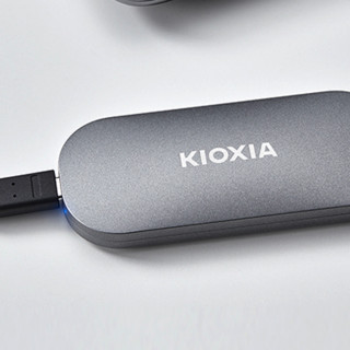 KIOXIA 铠侠 极至光速系列 USB 3.2 Gen 2 移动固态硬盘 Type-C 500GB 银色 LXD10S500GC8