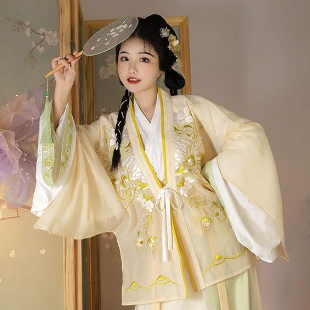 虎年央视春晚汉服节目～快来get春晚同款汉服！还有各种搭配小心机哦～