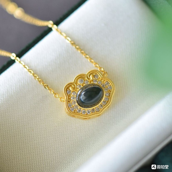 镶嵌和田玉青玉如意锁 时尚吊坠