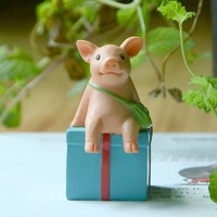 ZHENZIZAI 真自在 可爱小猪摆件 坐礼物上的小猪