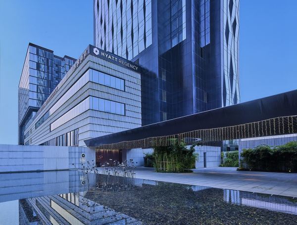 周末节假日不加价武汉光谷凯悦酒店凯悦客房1晚套餐含双早轻食沙拉