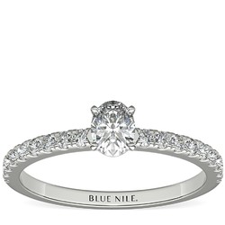 Blue Nile 0.30克拉椭圆形切工钻石+小巧密钉钻石订婚戒托