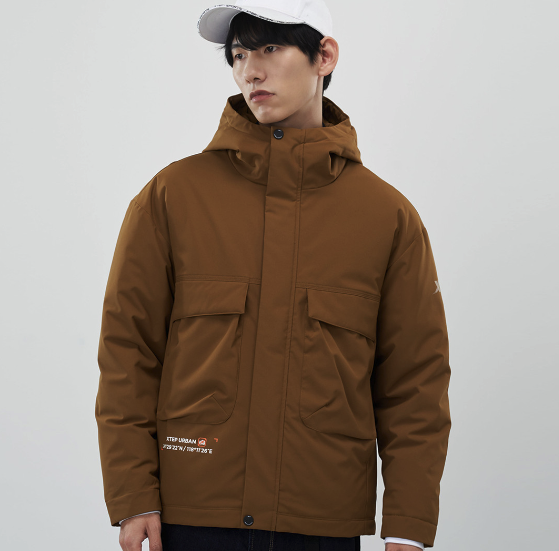 特步男子羽绒服