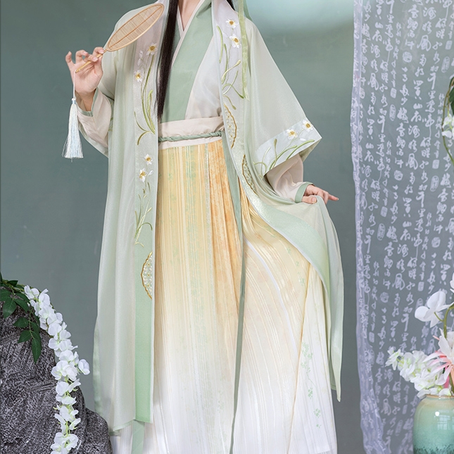 花朝记 宋制 芳华谱•凌波月 百迭裙