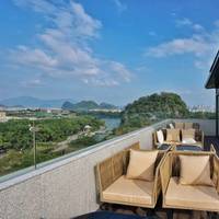 天龙湾璞悦酒店（桂林象山公园店）豪华大床房1晚 含早+訾洲公园门票2张+下午茶1份等