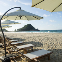 海陵岛北洛秘境洛悦酒店 听海一房一厅双床房1晚 含早+山体公园门票2份+学院泳池畅游票2份等