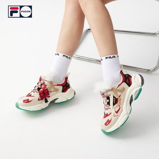 FILA 斐乐 FUSION斐乐潮牌新年春节限定款RJV男女同款新复古老爹鞋休闲鞋 米色/深红-AR 42