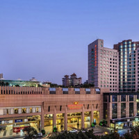 佛山皇冠假日酒店 高级（大/双床）房1晚 含早+500元餐饮消费券