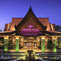 西双版纳融创皇冠假日度假酒店度假 皇冠高级房2晚（连住）含早+双人下午茶+户外泳池透明船免费使用一小时等