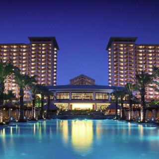 三亚国光豪生度假酒店270度海景房1晚含早单人亲亲鱼疗半小时清补凉1