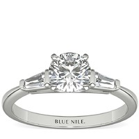 Blue Nile 0.80克拉圆形切工钻石+尖顶长方形钻石订婚戒指 LD18432597
