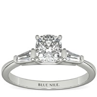 Blue Nile 1.00 克拉垫形钻石+尖顶长方形钻石订婚戒指 LD16597837