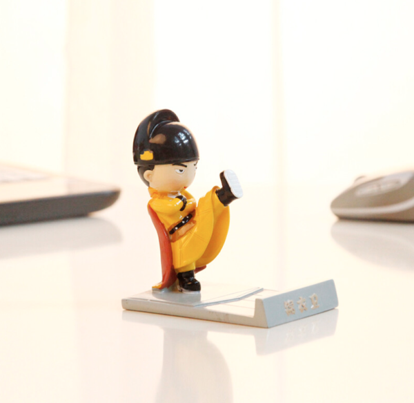 博物文创宫廷人物手机座锦衣卫旋风腿款10x62cm