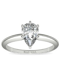 Blue Nile 1.01 克拉梨形钻石+经典六爪单石订婚戒指