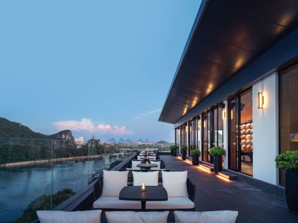 周末不加价桂林俏ciao酒店韵漓江畔观景大床房1晚含双早双人下午茶等