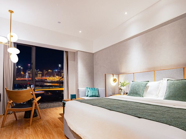 另外一个亮点,是有参加过《梦想改造家》的重庆当地知名建筑设计师