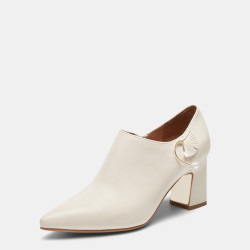 kisscat接吻猫新款都市休闲质感优雅舒适简约尖头粗跟单鞋女