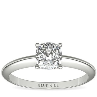 Blue Nile 0.91 克拉垫形钻石+经典四爪单石订婚戒指