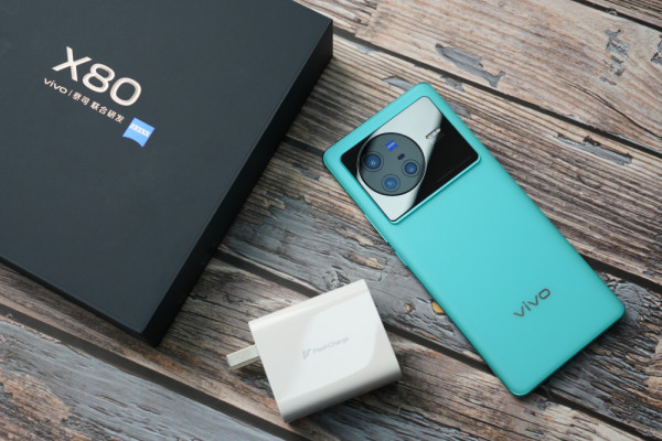 小编精选蔡司影像超越所见vivox805g智能手机