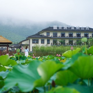 园林式酒店，尽显江南水乡特色！浙江长兴景澜富硒山居酒店  杜鹃园景双床房/听涛双卧别墅1晚套餐（含双早+送房下午茶点+富硒农耕园畅玩等）