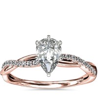 Blue Nile 0.81 克拉梨形钻石+小巧扭纹钻石订婚戒指