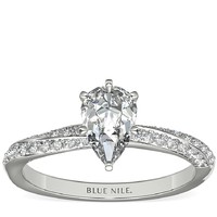 Blue Nile 0.64 克拉梨形钻石+双排滚转扭纹钻石订婚戒指