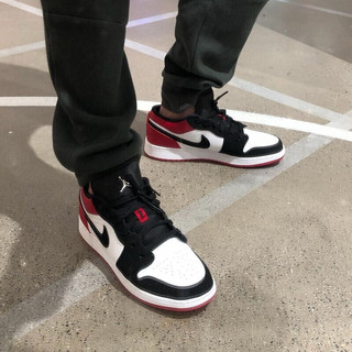 AIR JORDAN 正代系列 Air Jordan 1 Low 男子篮球鞋 553558-116 黑红脚趾 44.5