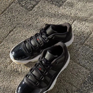 AIR JORDAN 正代系列 Air Jordan 11 Low 男子篮球鞋 AV2187-001 黑白 42.5