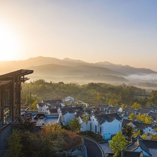 暑期平日不加价，去山里避暑吧！黄山悦榕庄 卢苑大床套房2晚套餐（含双早+悦榕经典美食3选1+丰富店内体验等）