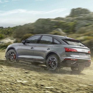 Audi 一汽-大众奥迪 Q5L Sportback 22款 40 TFSI RS套件燃速型