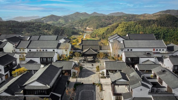 星野集团旗下！天台山嘉助酒店 赏心大床房1晚（含早+免费升级至悦目房型+大堂吧每日茶歇等）