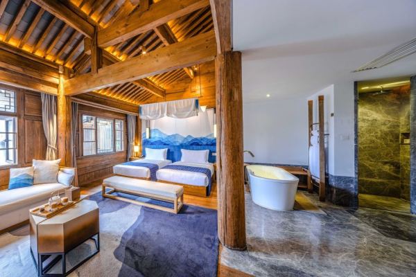 古城内位置极佳丽江丽世酒店65平米标准套房2晚含双早双人纳西铜火锅