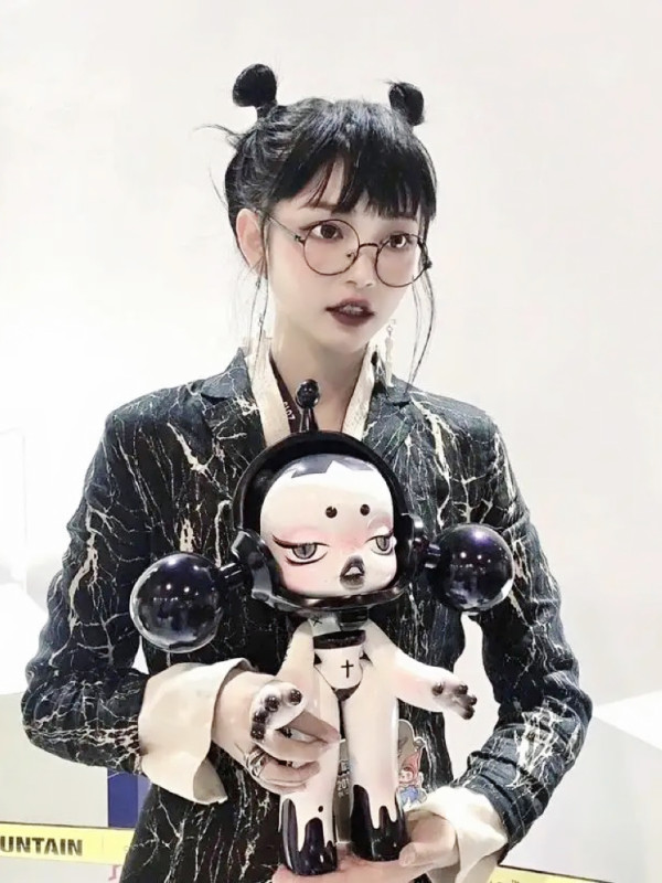 泡泡玛特潮流玩具_POP MART 泡泡玛特SKULLPANDA x JACOOSUN赤灵