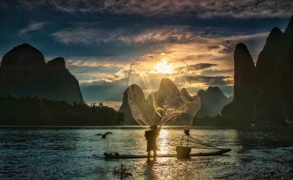 酒店的位置很好,在遇龙河十里画廊景区内,距离西街和遇龙河竹筏码头都