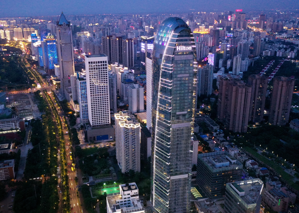 600不到住108m²套房，含早套餐除夕初一不加价！海口希尔顿酒店 开放式公寓套房2晚连住（可选双早+旅拍+泳池等儿童游乐设施+免税店穿梭巴士+免税券）