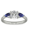 Blue Nile 經典梨形藍寶石訂婚戒指