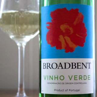 璞洛白葡萄酒 (葡萄牙青酒)Broadbent Vinho Verde 半甜白葡萄酒