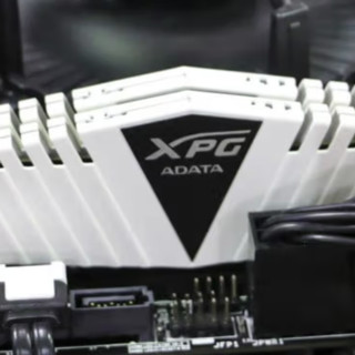 ADATA 威刚 XPG系列 威龙 Z1釉白 DDR4 3200MHz 台式机内存 马甲条
