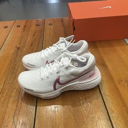 耐克 Nike ZOOMX INVINCIBLE RUN 女子运动缓震轻质跑步鞋 DC9993