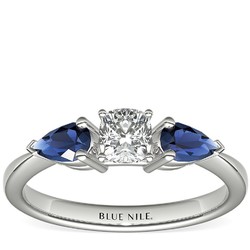 Blue Nile 0.57 克拉垫形钻石+经典梨形蓝宝石戒托