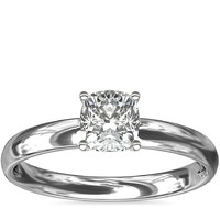 补贴购:Blue Nile 1.00 克拉垫形钻石+经典内圈卜身设计单石订婚戒指